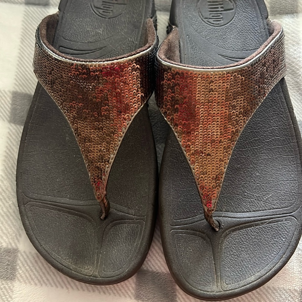 Bronze fit flops
